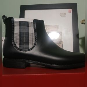 NIB Rain Boots Ferrera Couture